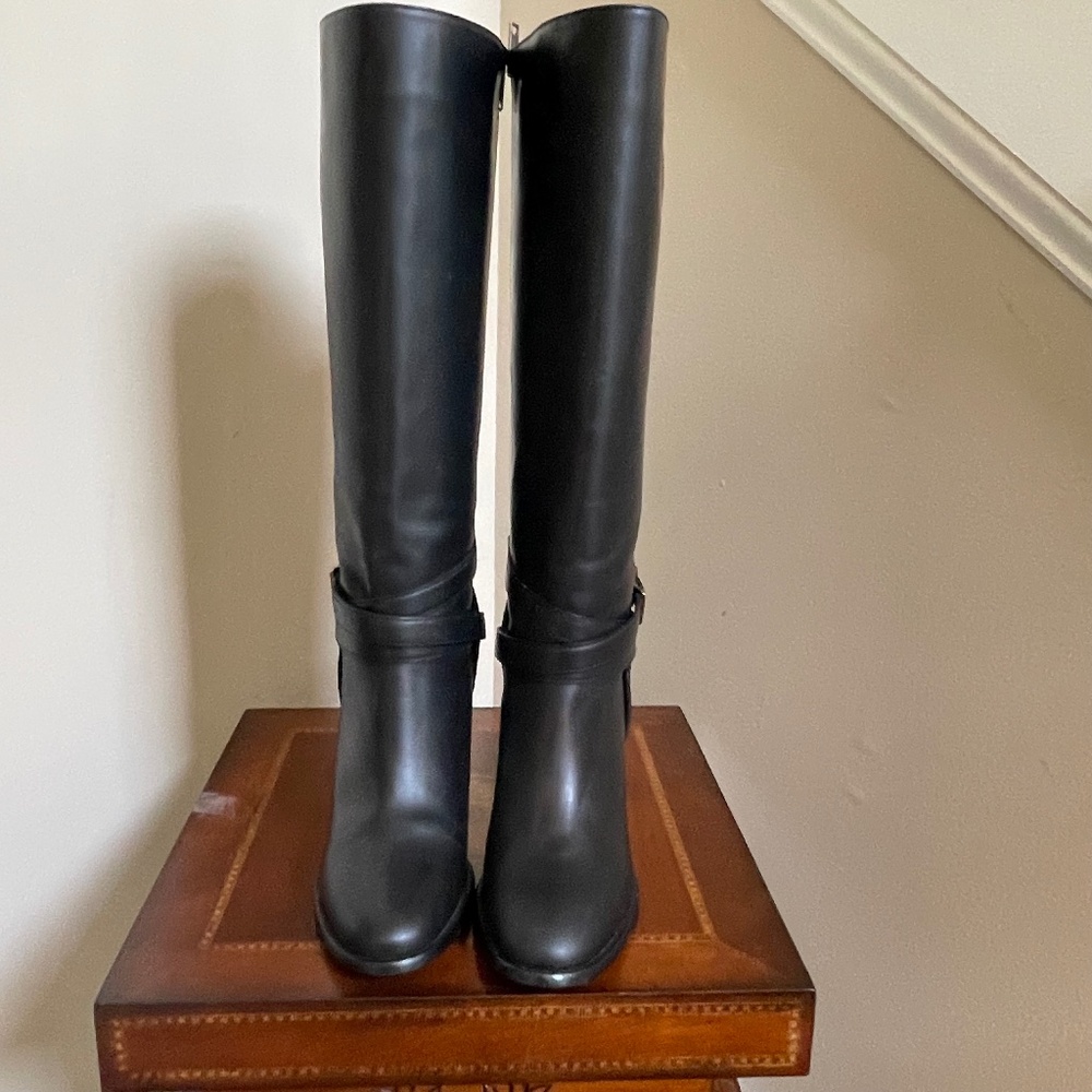 Luxury Designer Burberry Tall Black Zip -up Leather Boots - Picture 4 of 16